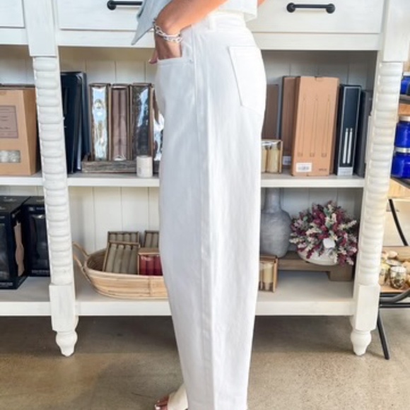 Gorgeous Brand new with tags viral “JUST USA” Barrel Jeans in off white. Size 12 - Picture 3 of 4